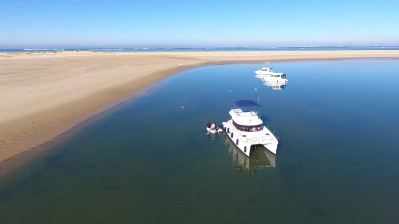 Catamaran à moteur à louer à Arcachon